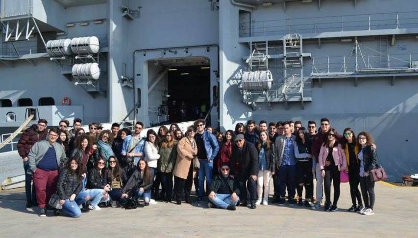 Il "Bachelet" visita nave della Marina "Cavour"