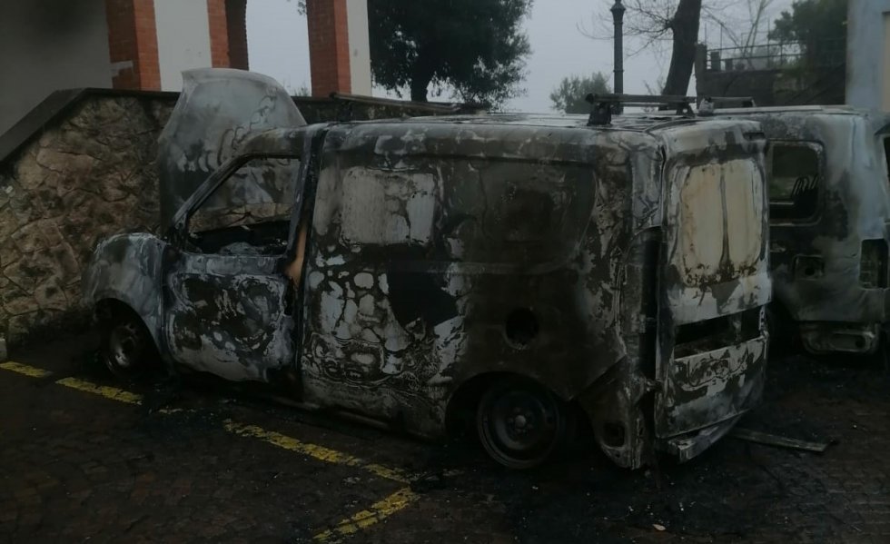 Auto in fiamme a Malvito. Indagano i Carabinieri