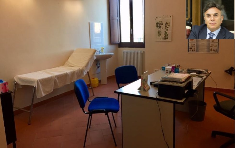 Un ambulatorio medico e - nel riquadro - il sindaco Tarsitano