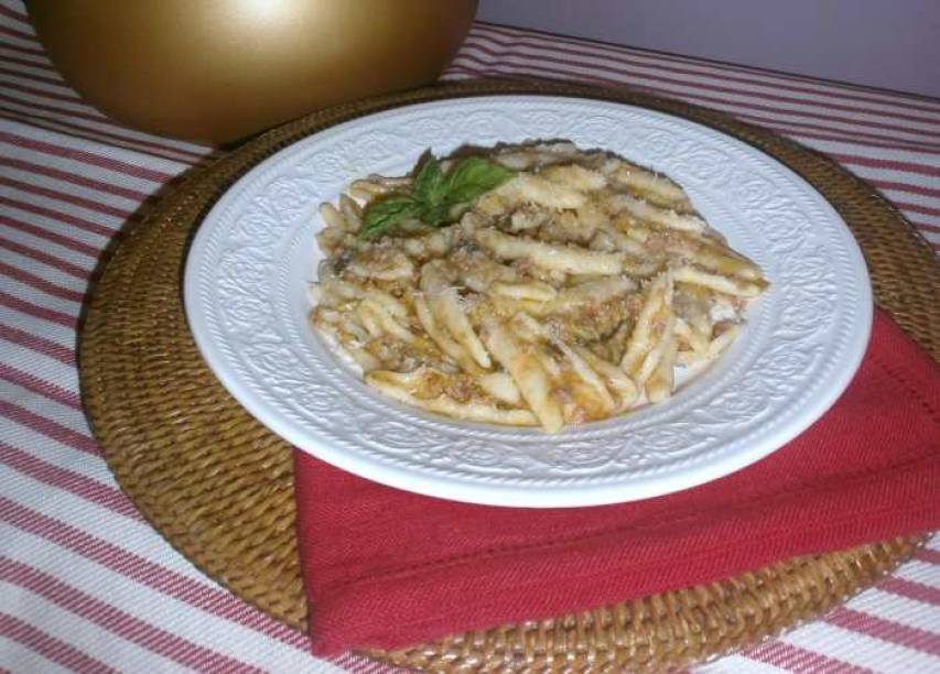 Foglie d'ulivo al ragù estivo