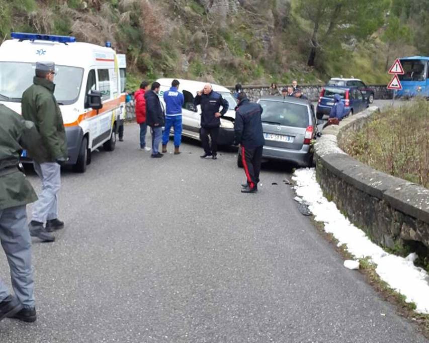 Brutto incidente a Sant'Agara d'Esaro, Interviene l'eliambulanza: due i feriti